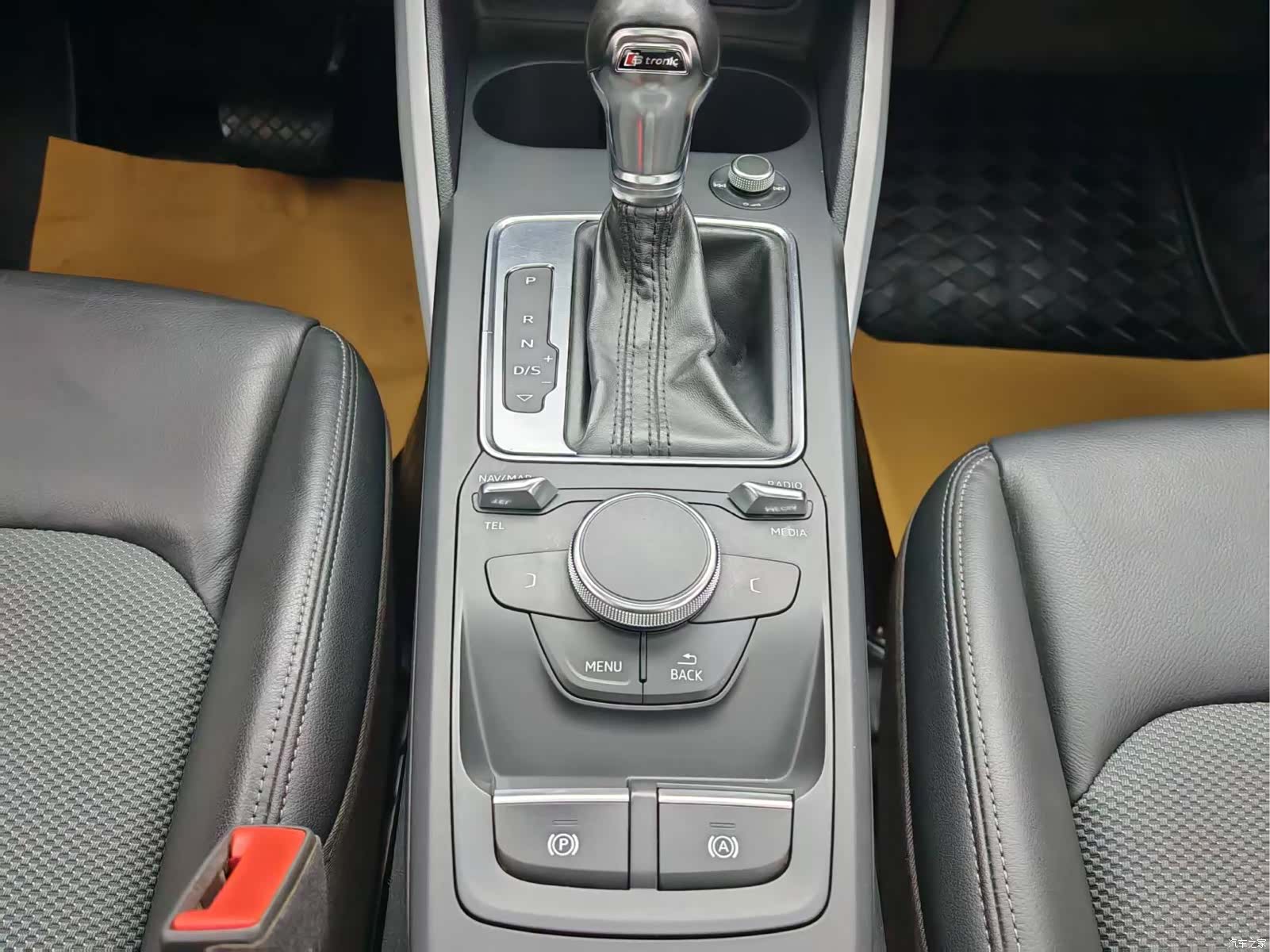 Audi Q2L, 2019 20