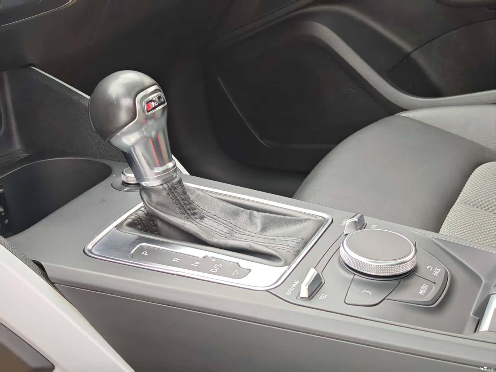 Audi Q2L, 2019 16