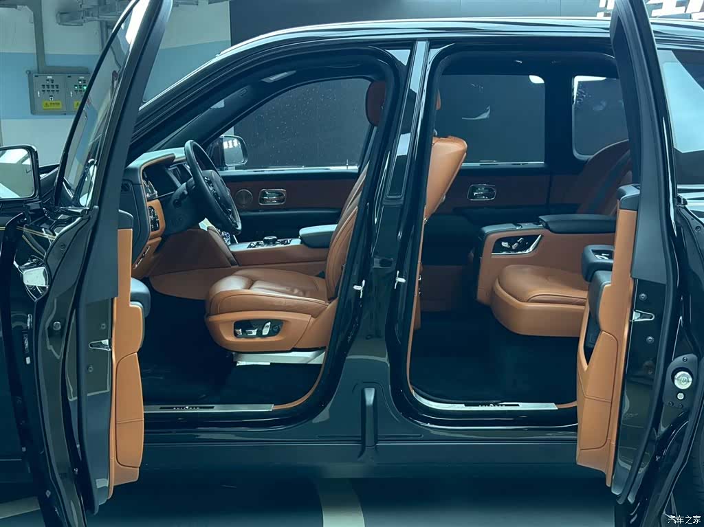 Rolls-Royce Cullinan, 2020 13