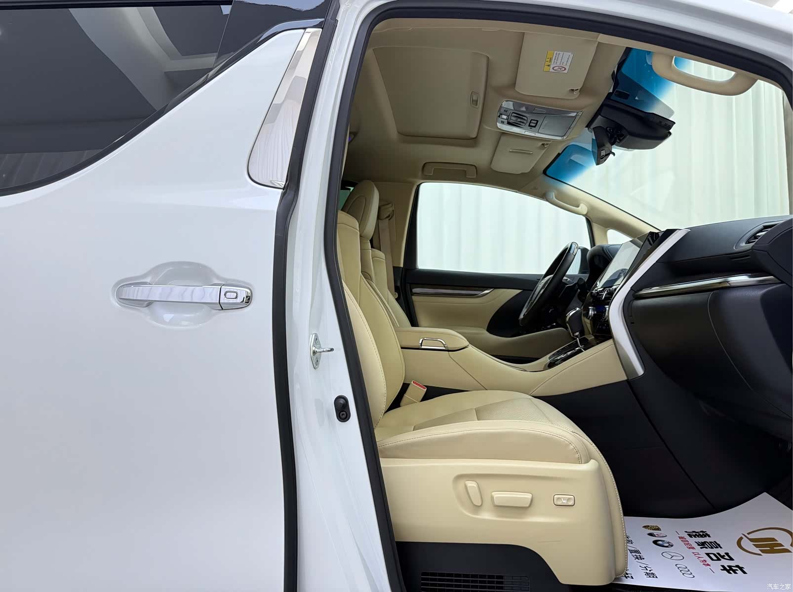 Toyota Vellfire, 2023 10