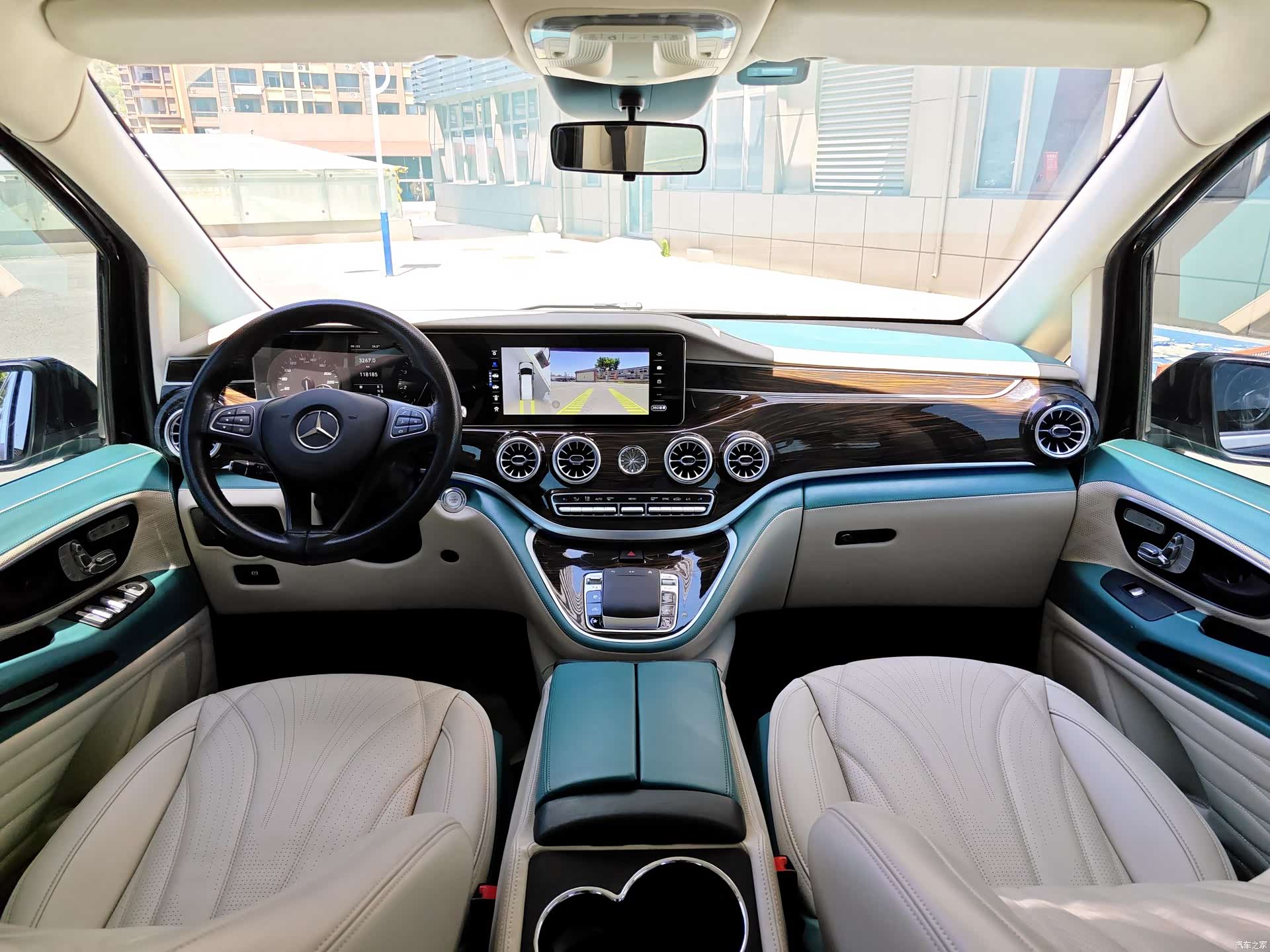 Mercedes-Benz 7, 2023 9