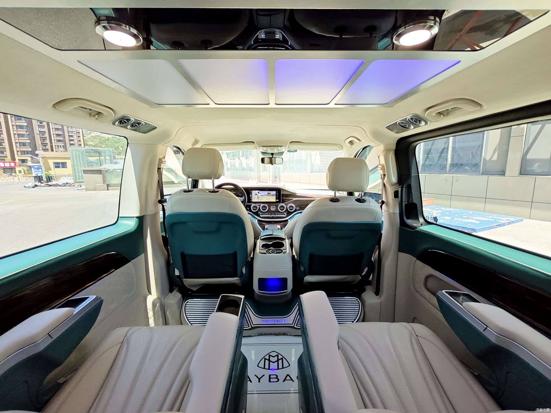 Mercedes-Benz 7, 2023 16