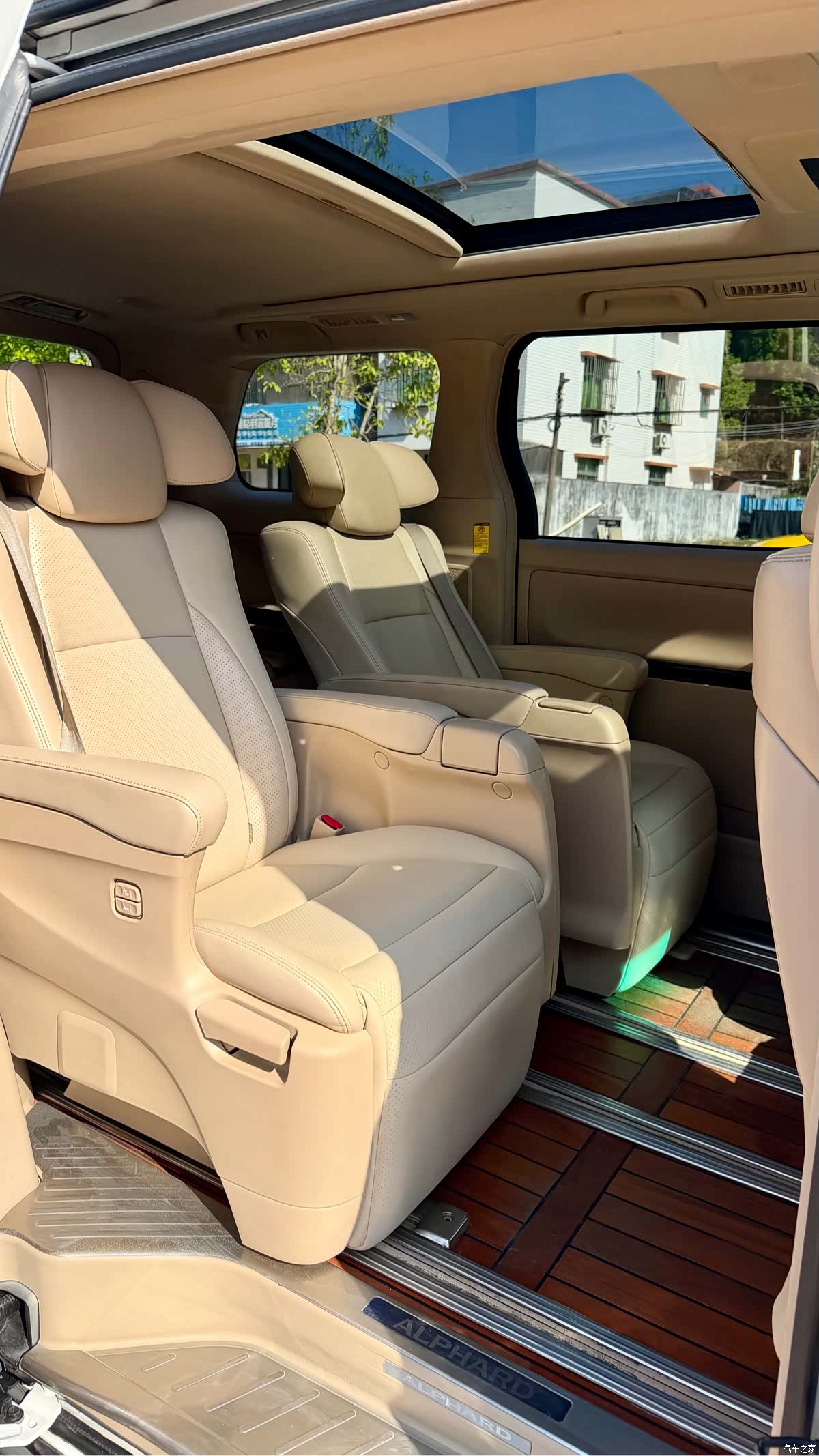 Toyota Alphard, 2012 12