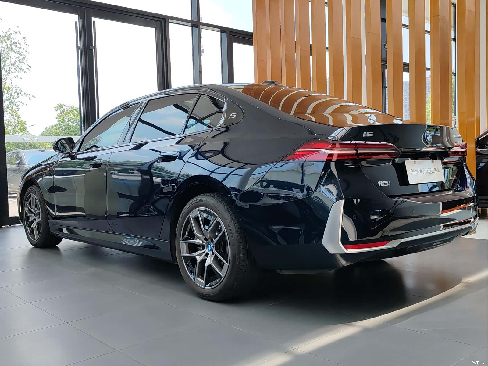 BMW i5, 2024 7