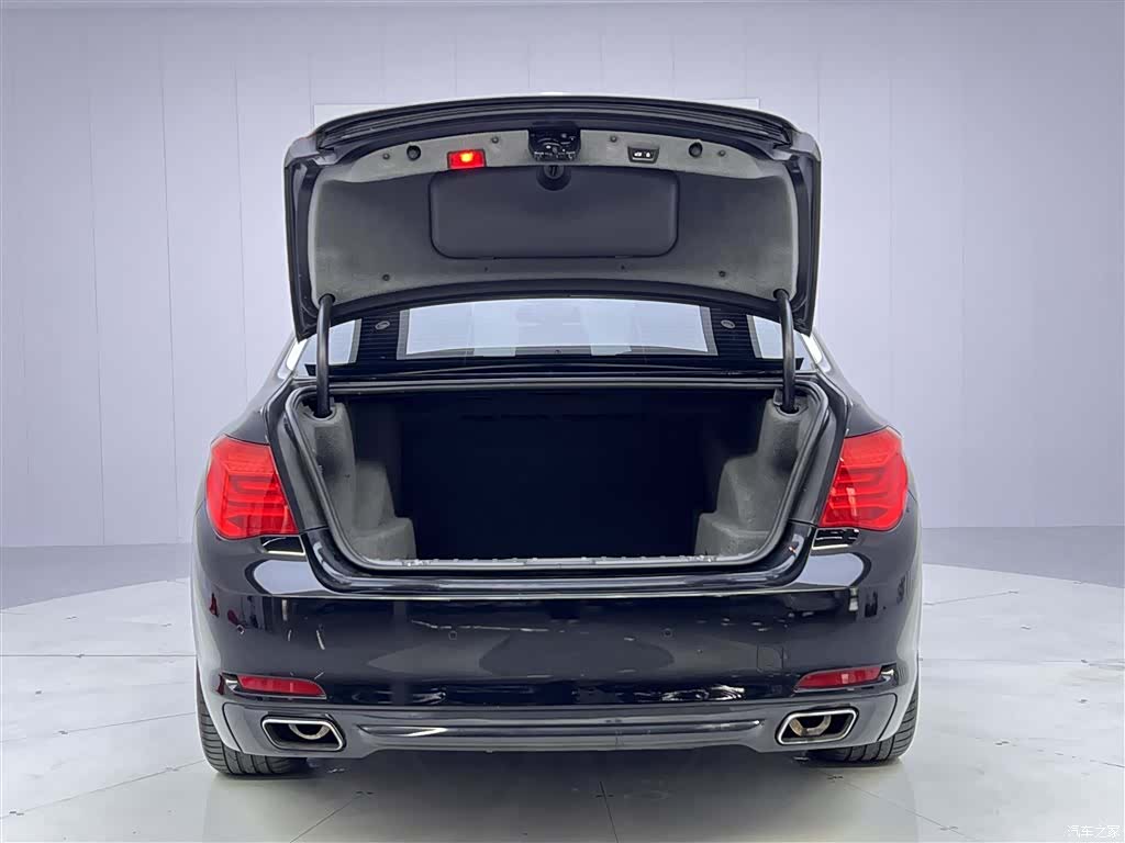 BMW 7 Series, 2011 6