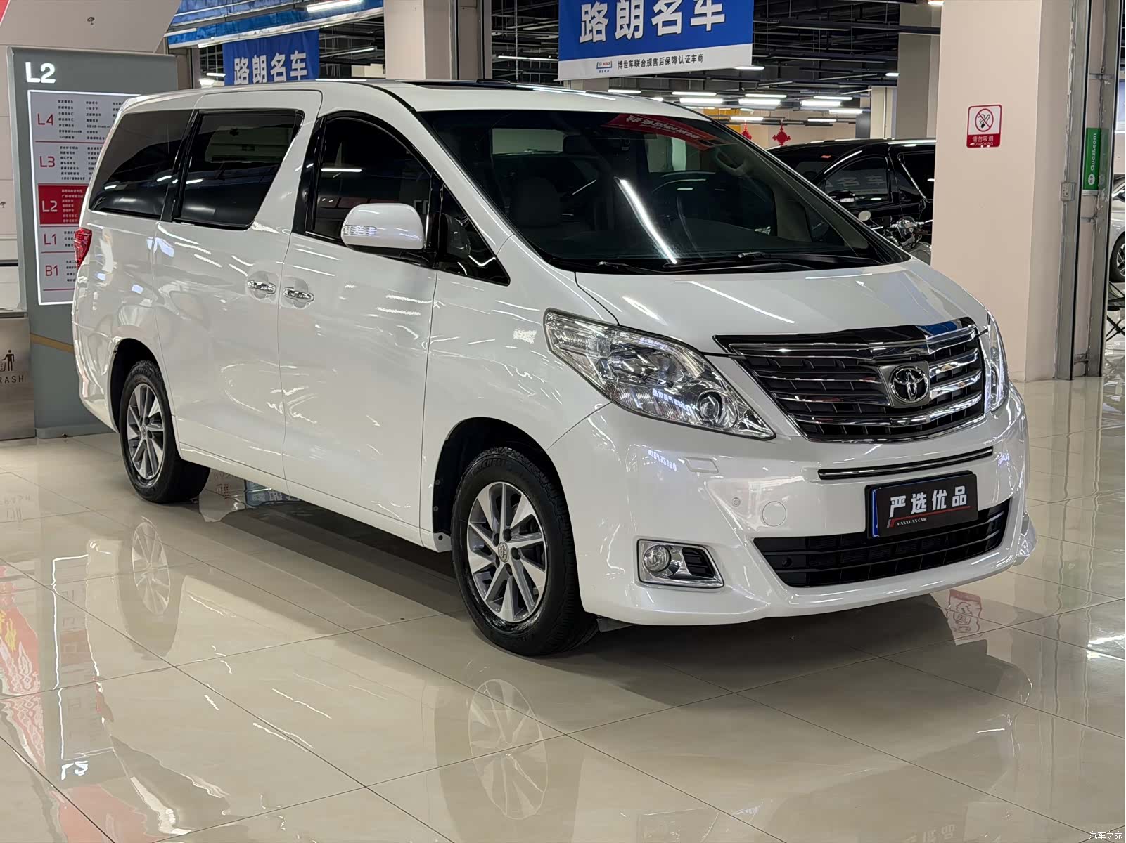 Toyota Alphard, 2012 1