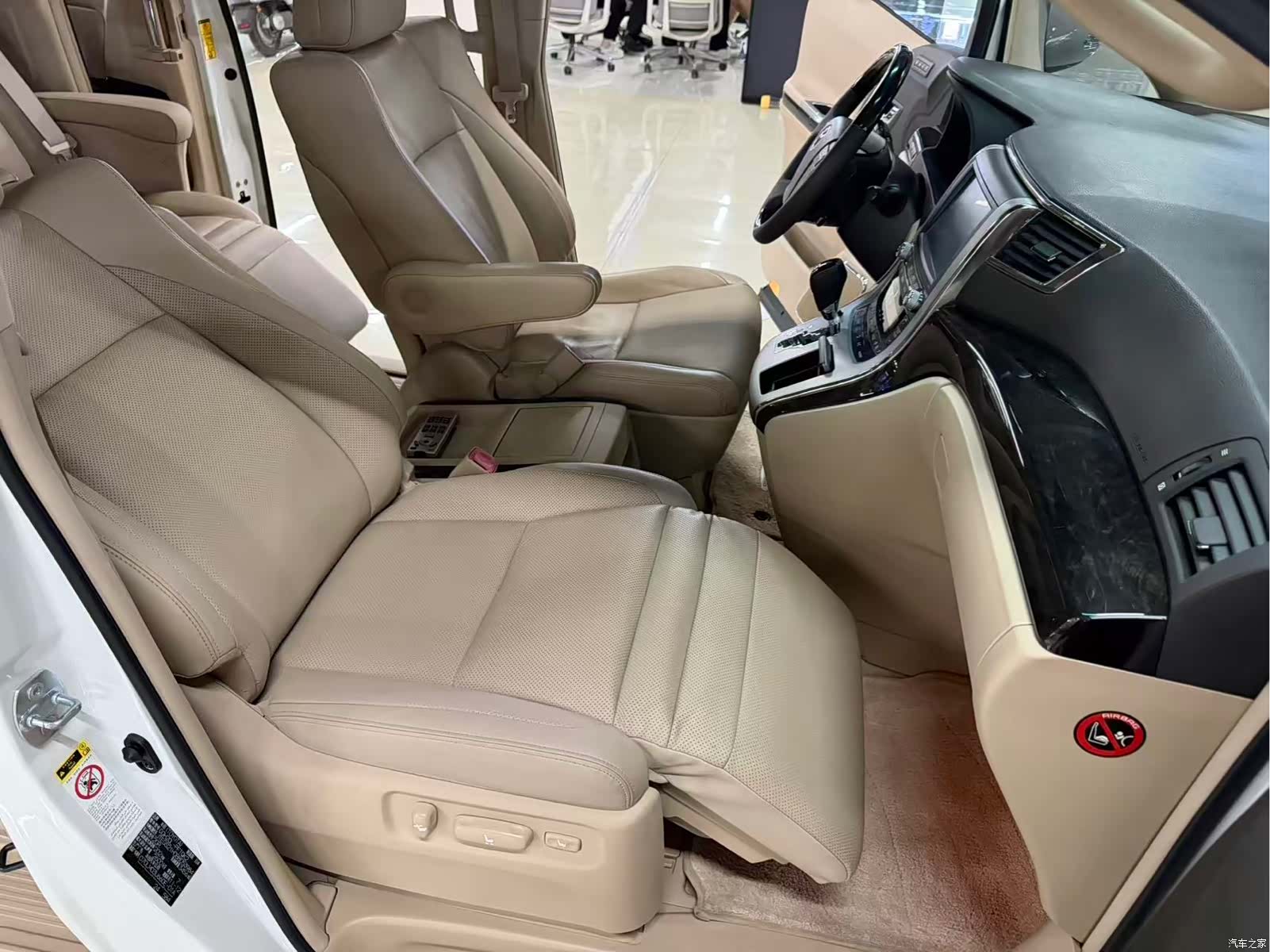 Toyota Alphard, 2012 13