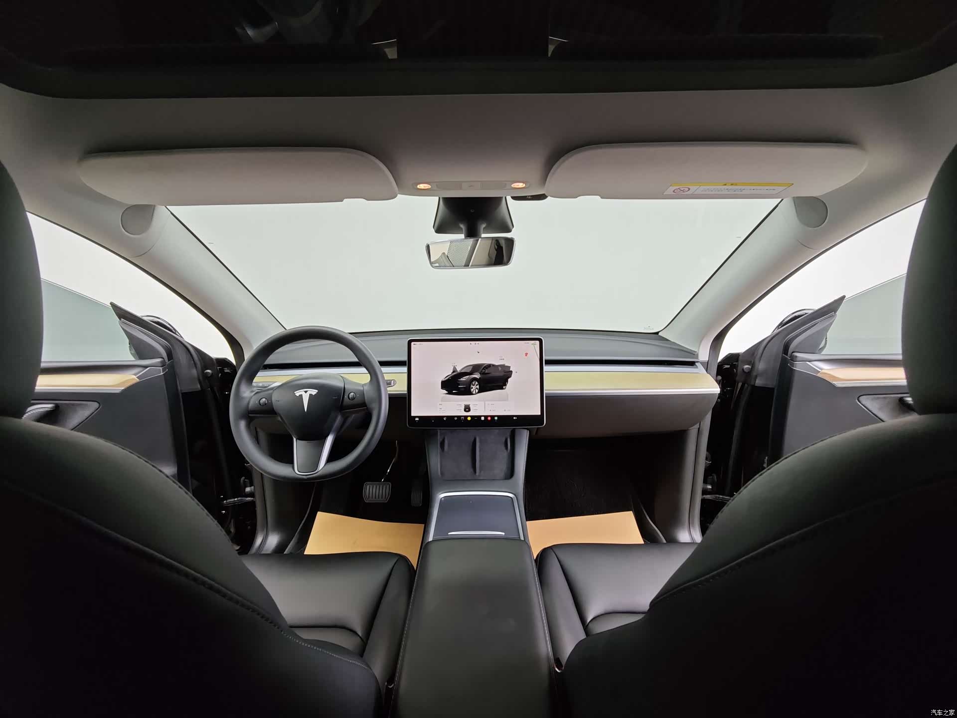 Tesla Model Y, 2023 42