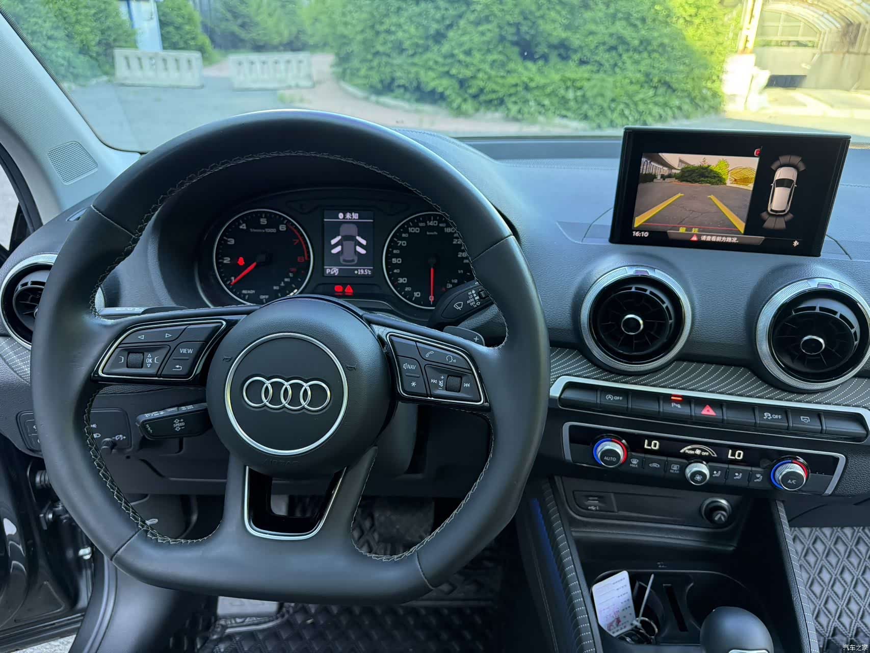 Audi Q2L, 2023 9