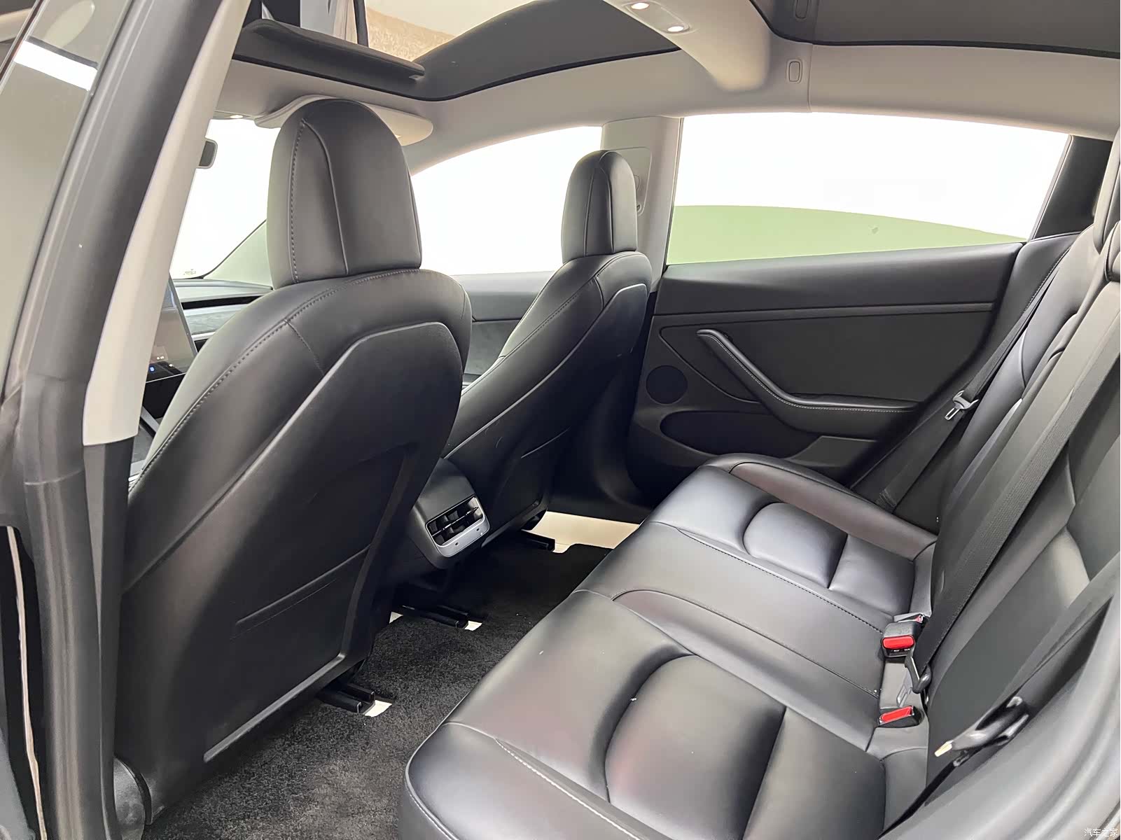 Tesla Model 3, 2023 19