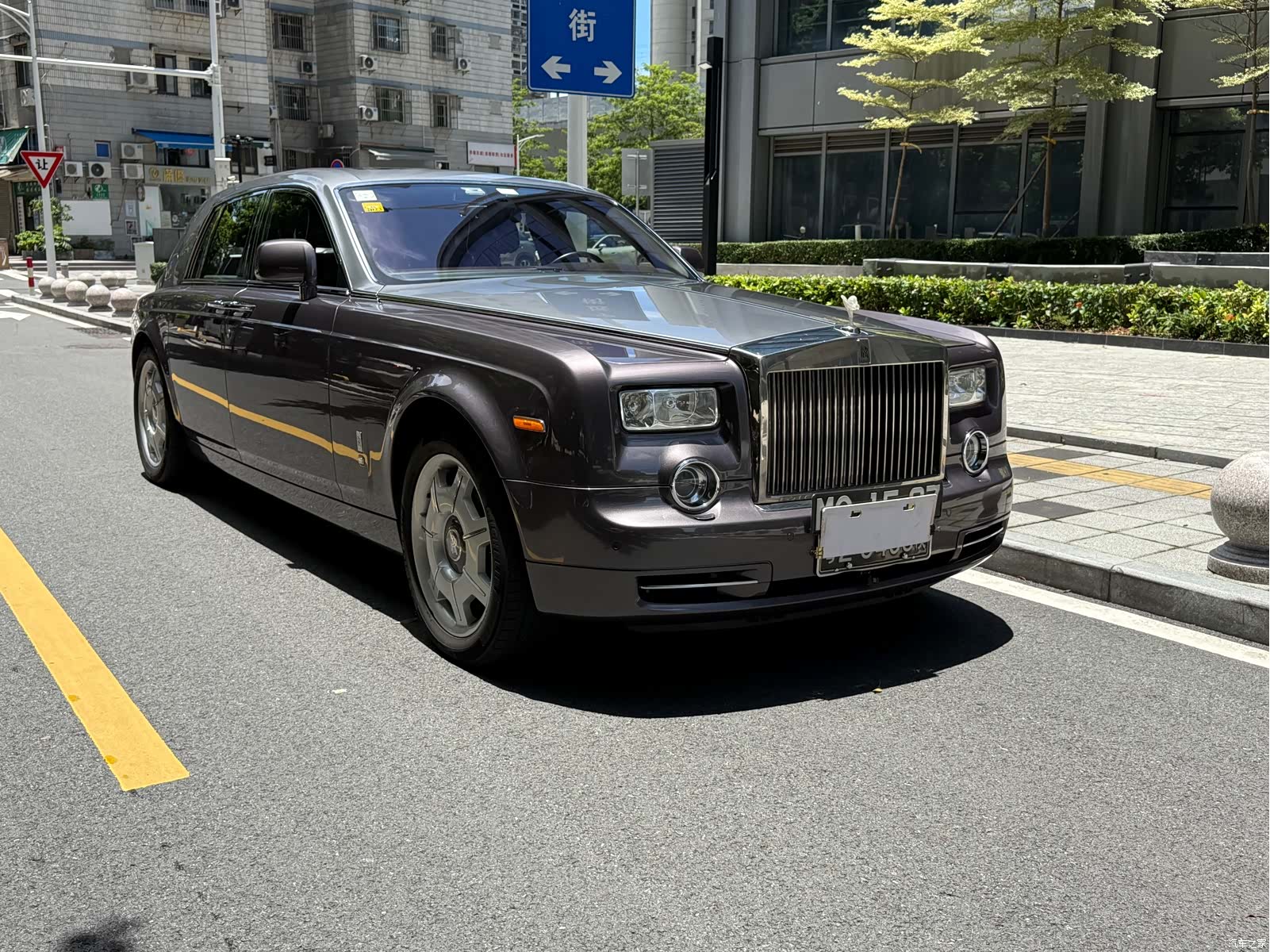 Rolls-Royce Phantom, 2012 3