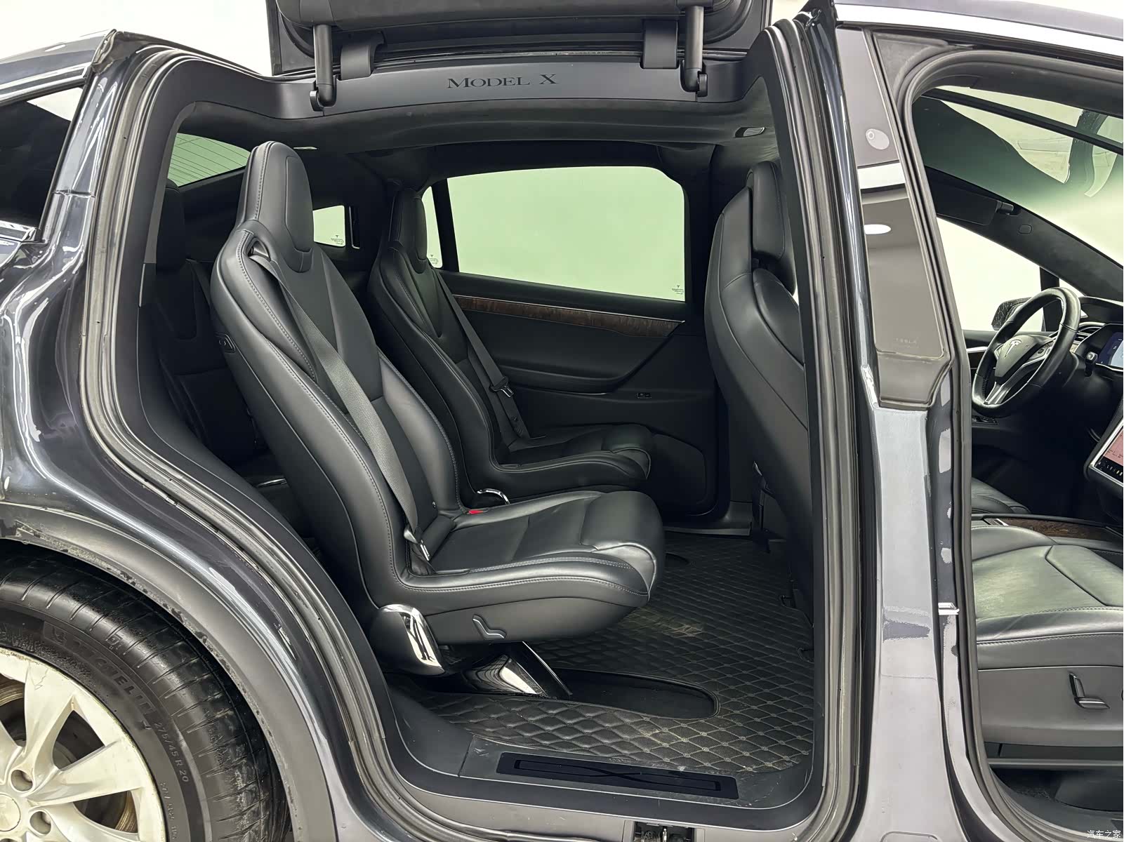 Tesla Model X, 2018 31