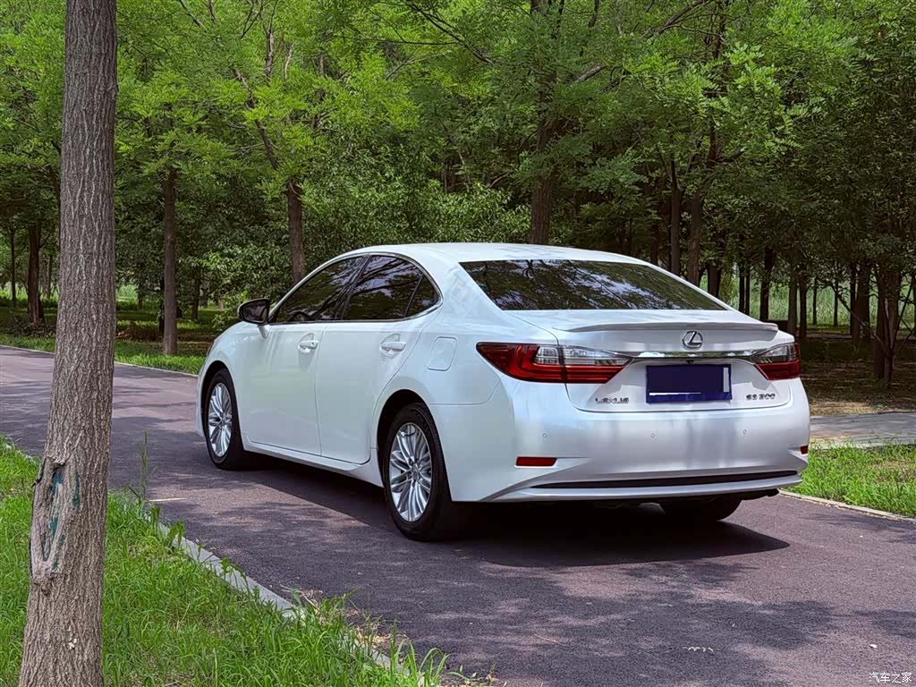 Lexus ES, 2016 4