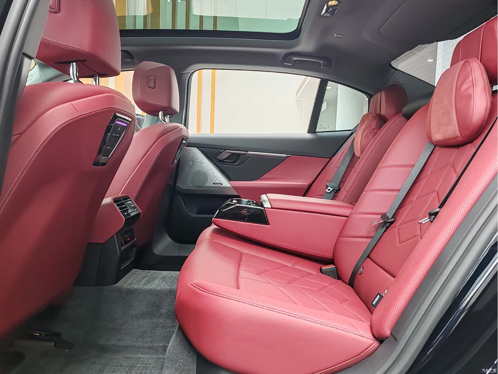 BMW 5 Series, 2025 11