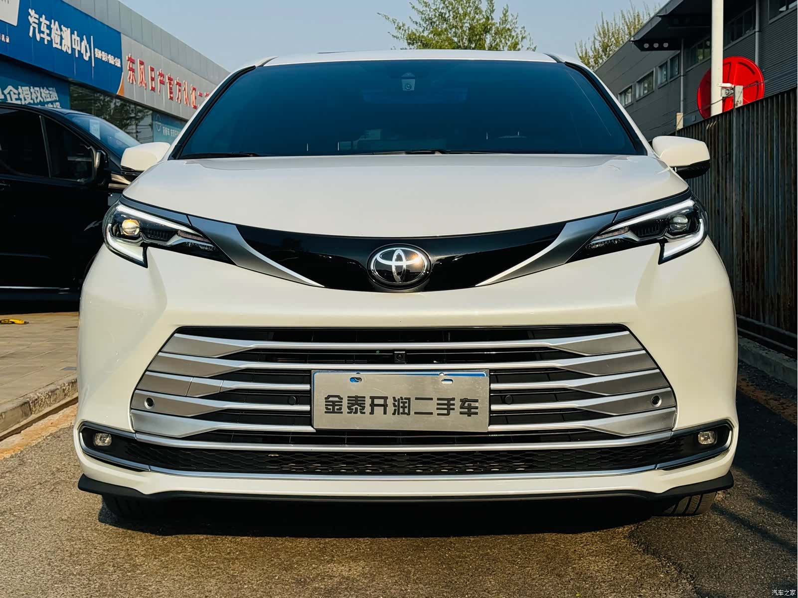 Toyota Sienna, 2025 4