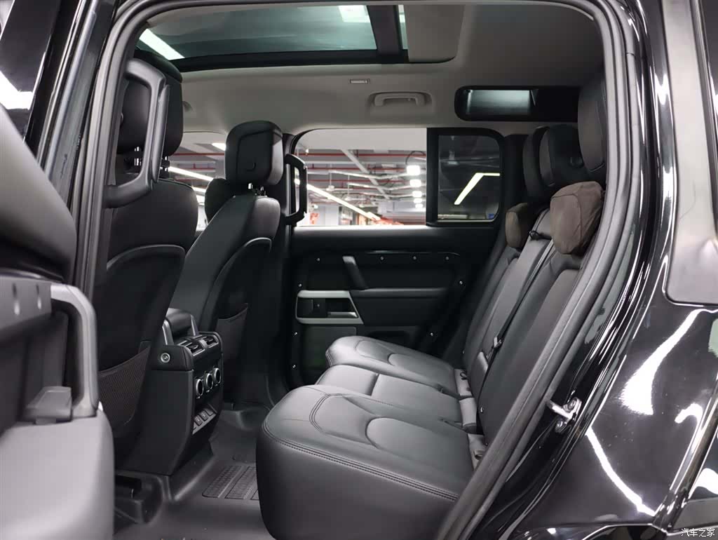 Land Rover Defender, 2024 20