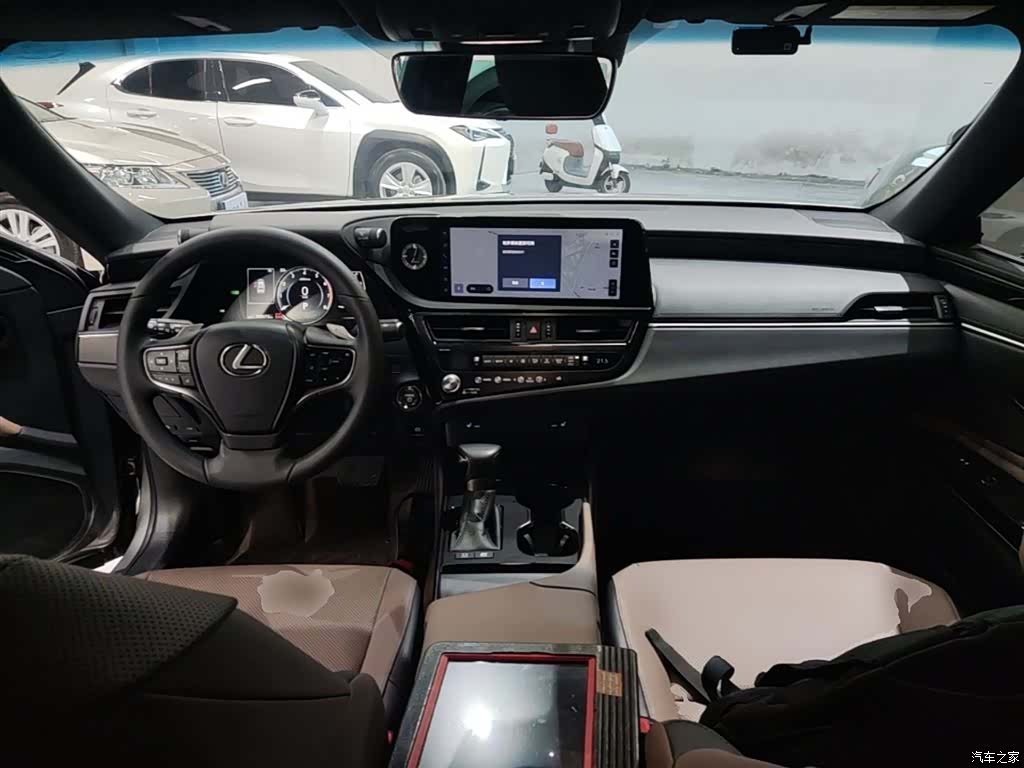 Lexus ES, 2024 10