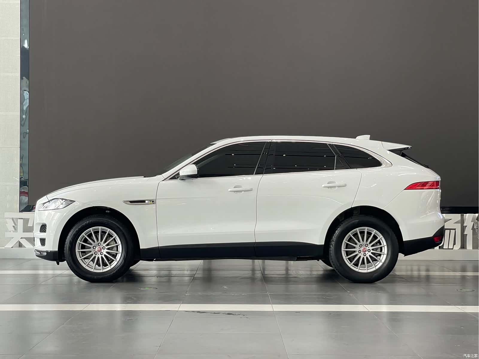 Jaguar F-PACE, 2019 3