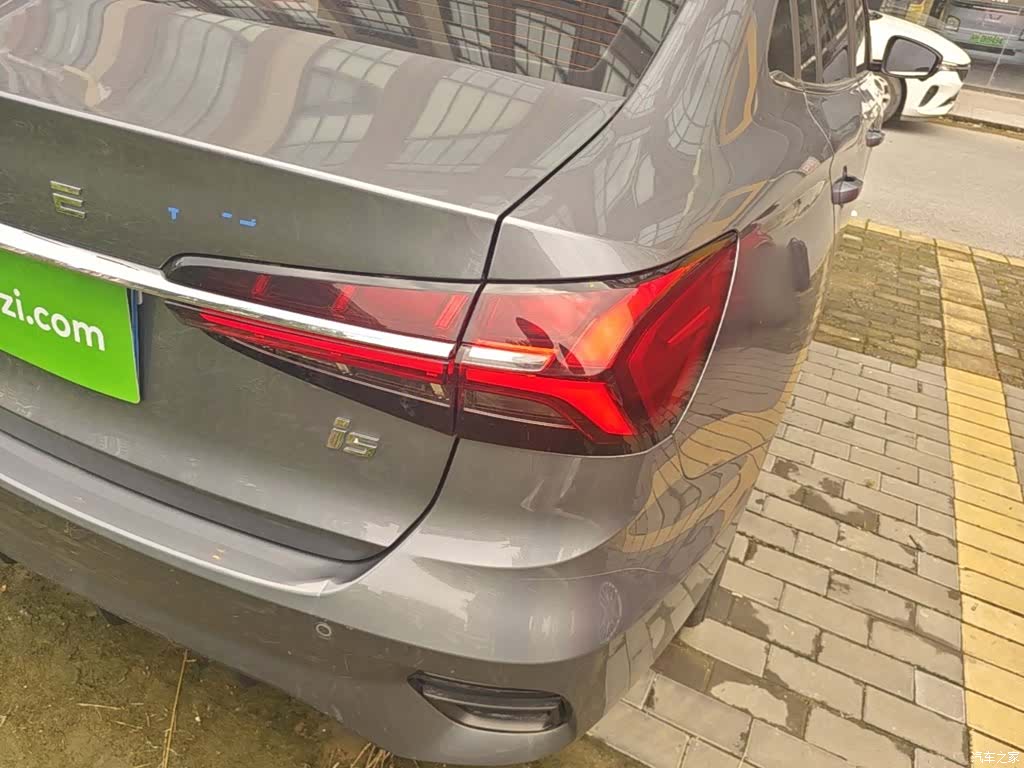 Roewe i5, 2022 8
