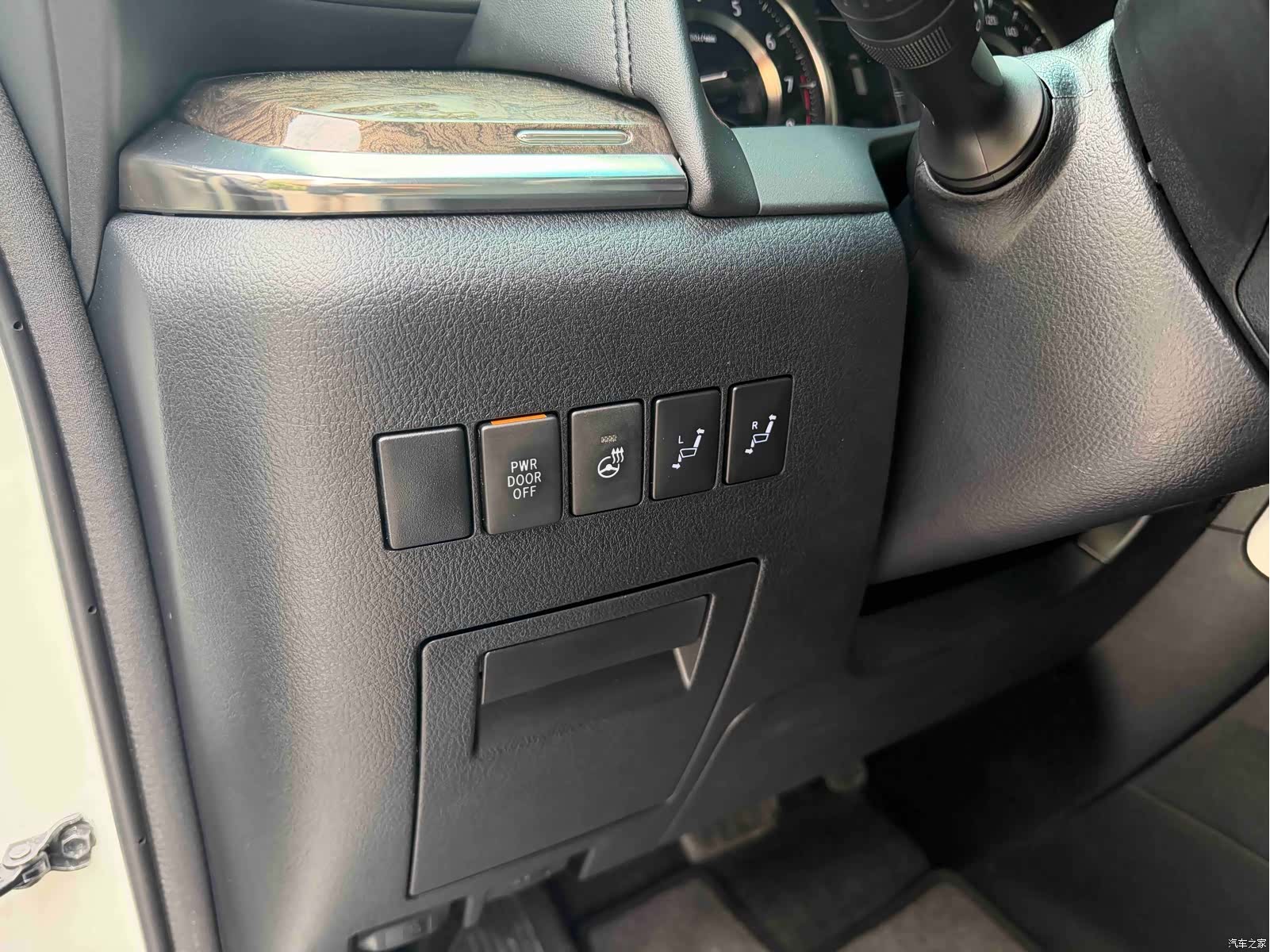 Toyota Alphard, 2018 11