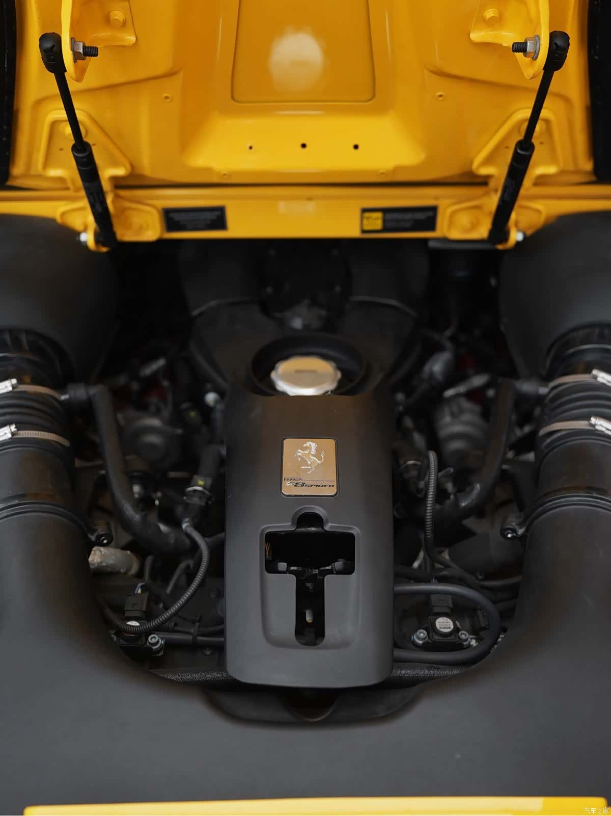 Ferrari F8, 2021 15
