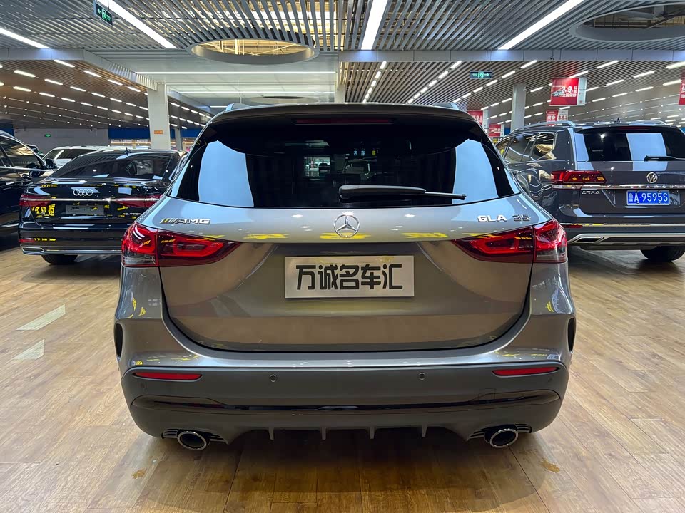 Mercedes-Benz GLA AMG Mercedes-Benz GLA AMG