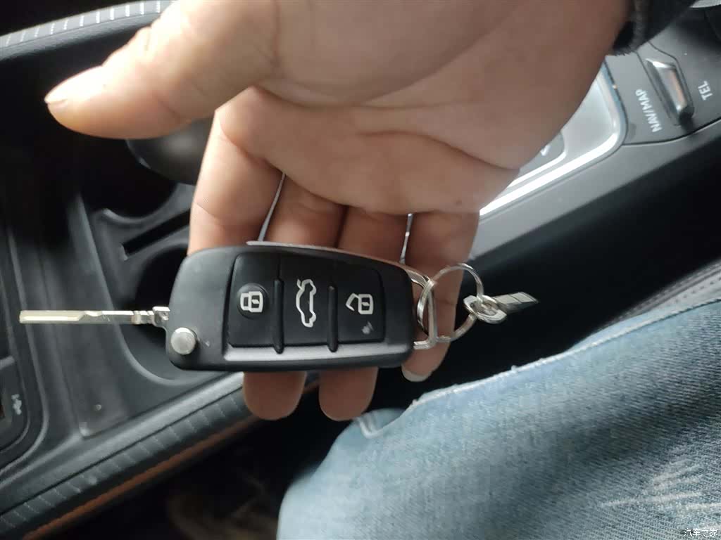 Audi Q2L, 2022 9