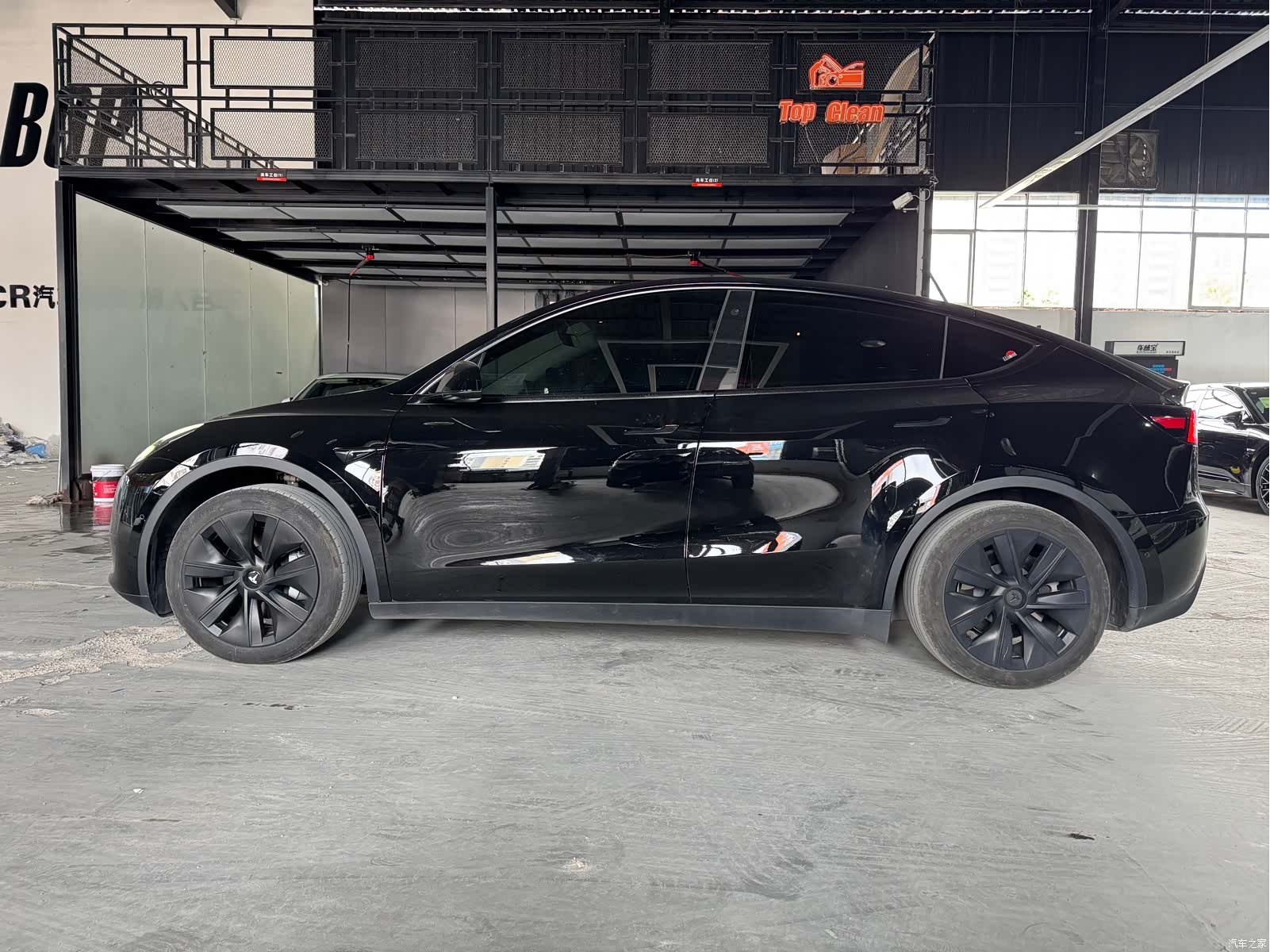 Tesla Model Y, 2023 4