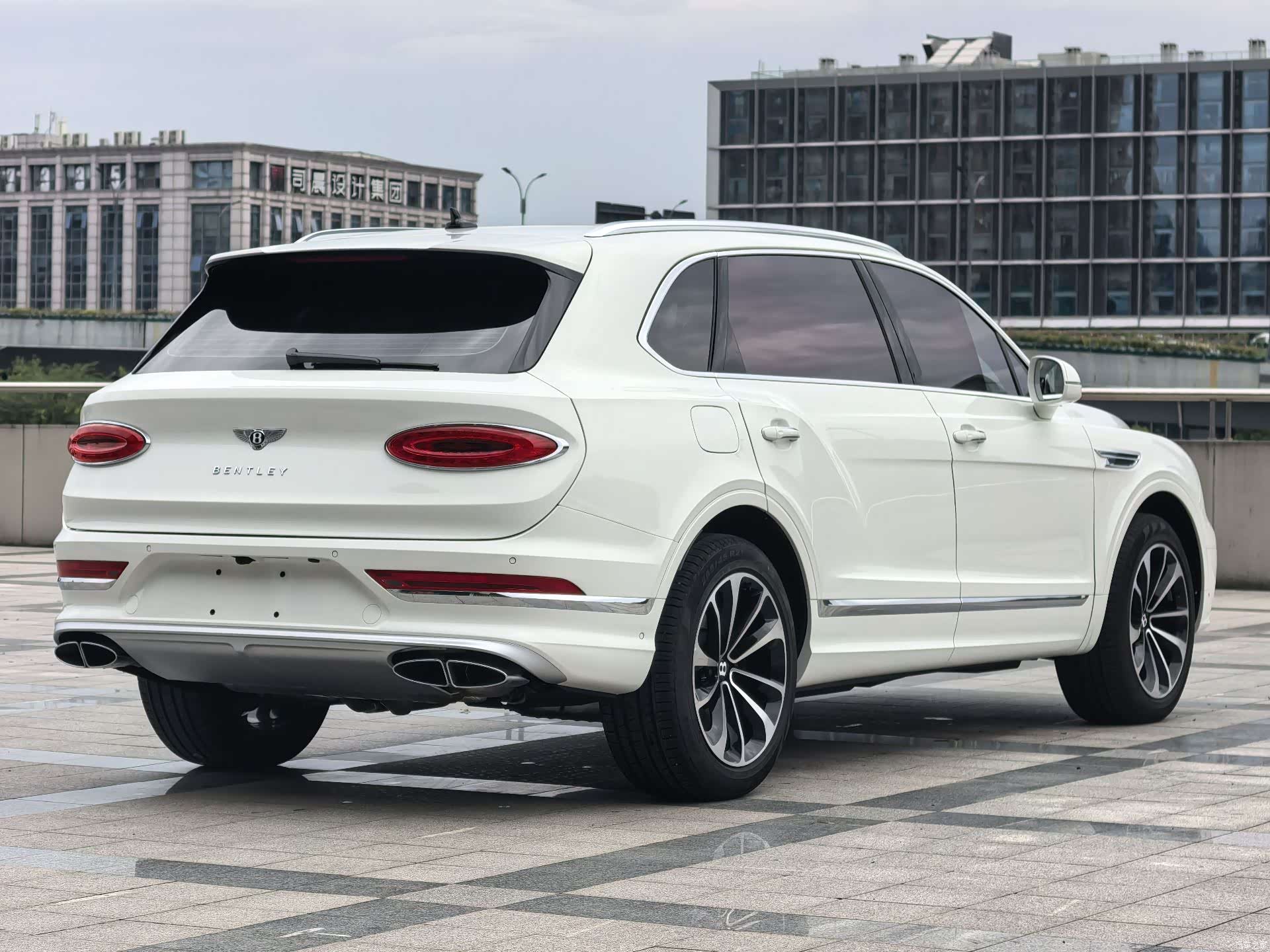 Bentley Bentayga, 2024 6