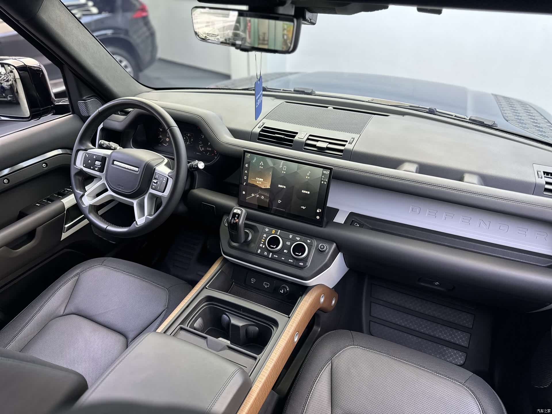 Land Rover Defender, 2023 10