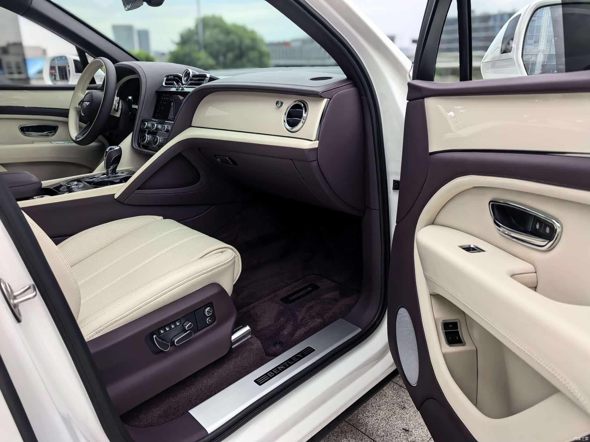 Bentley Bentayga, 2024 13