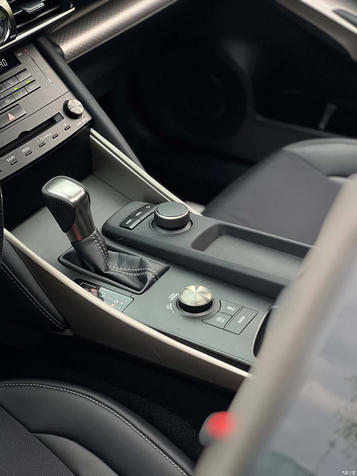 Lexus IS, 2018 14