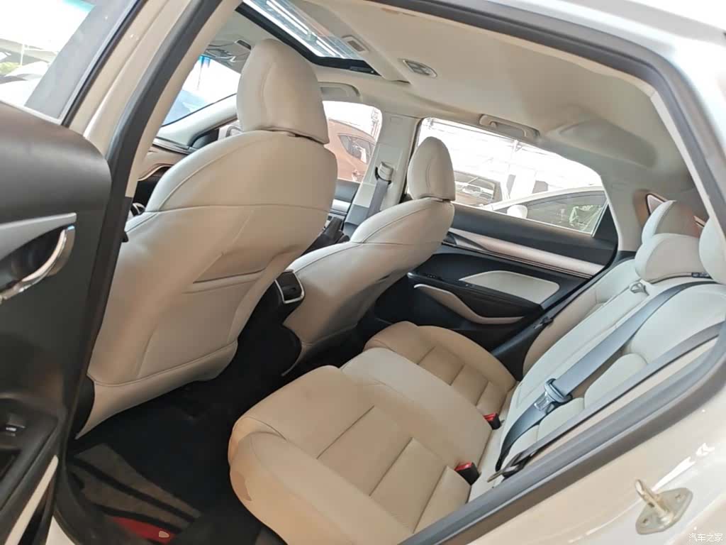Geely Binray, 2019 13