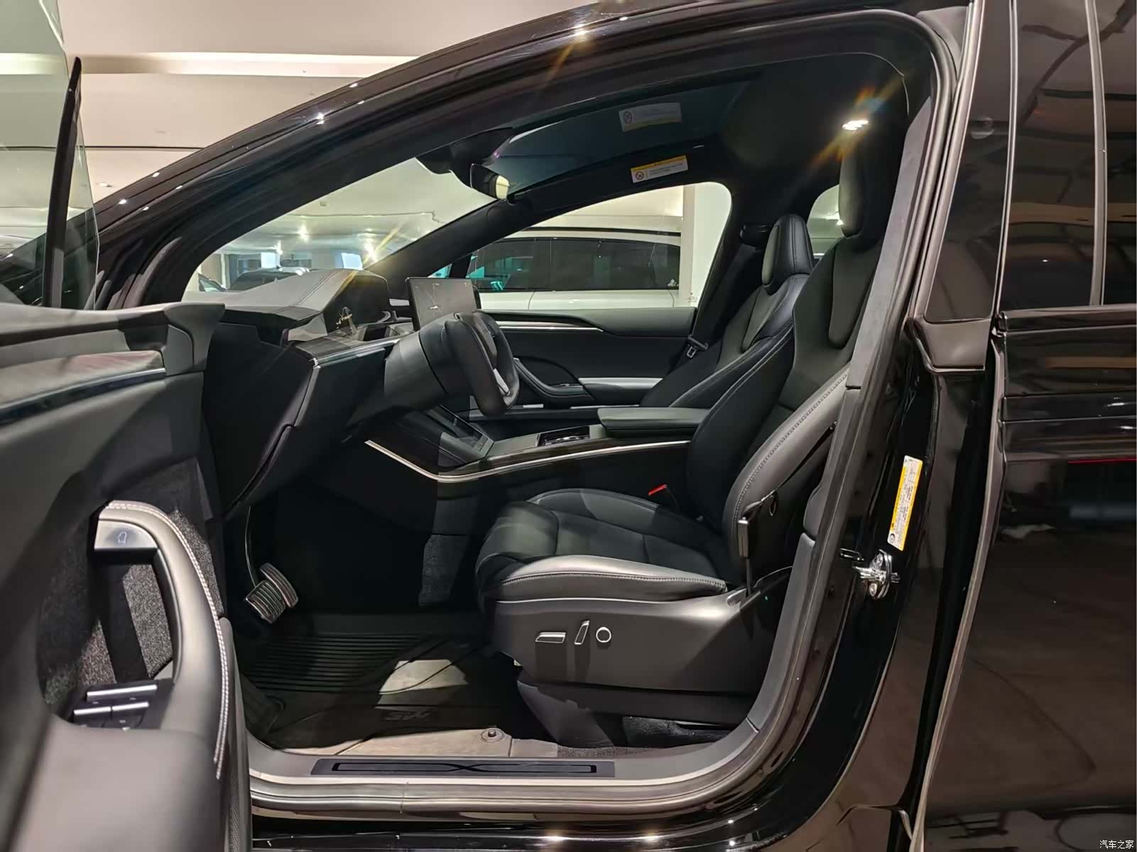 Tesla Model X, 2024 4