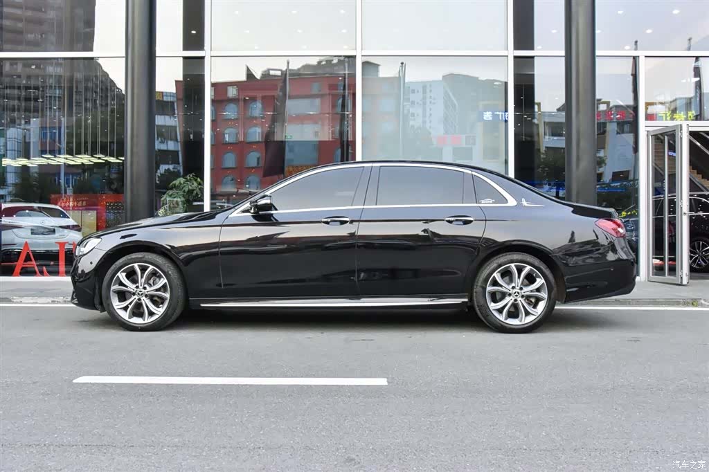 Mercedes-Benz E-Class, 2022 4