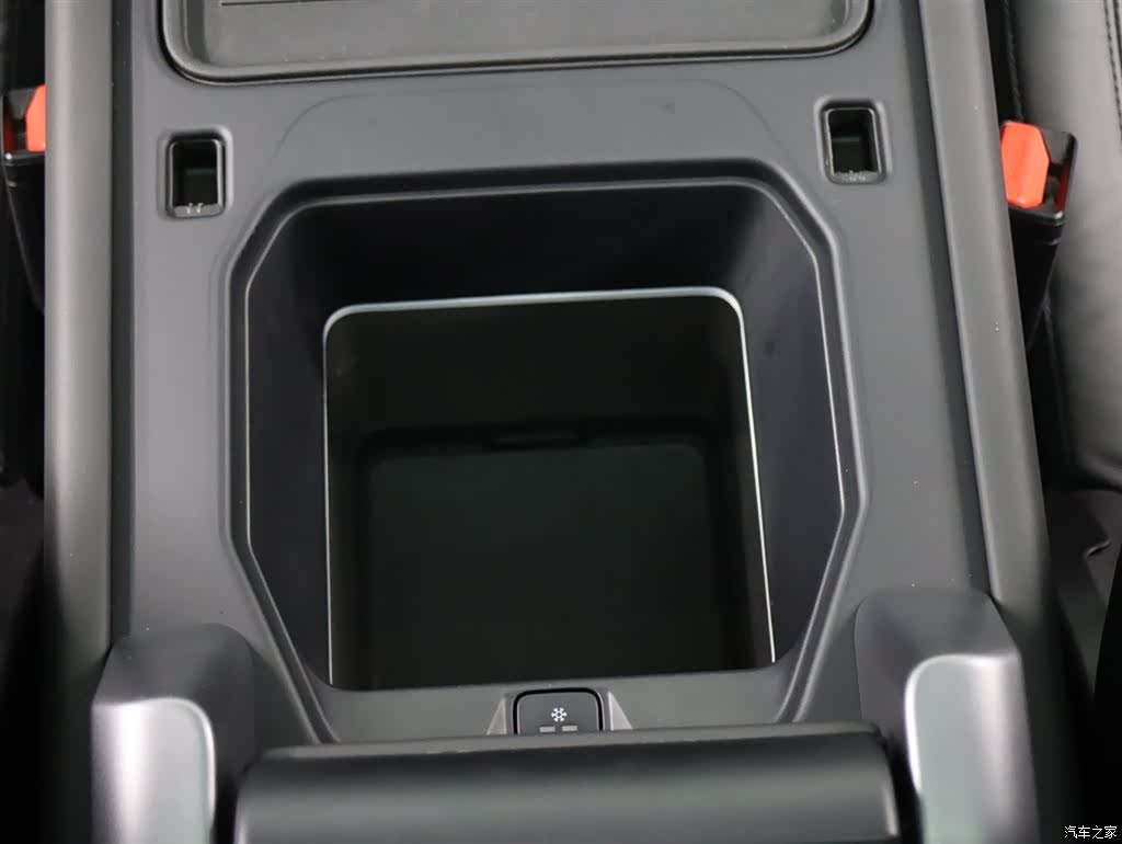 Land Rover Defender, 2024 17