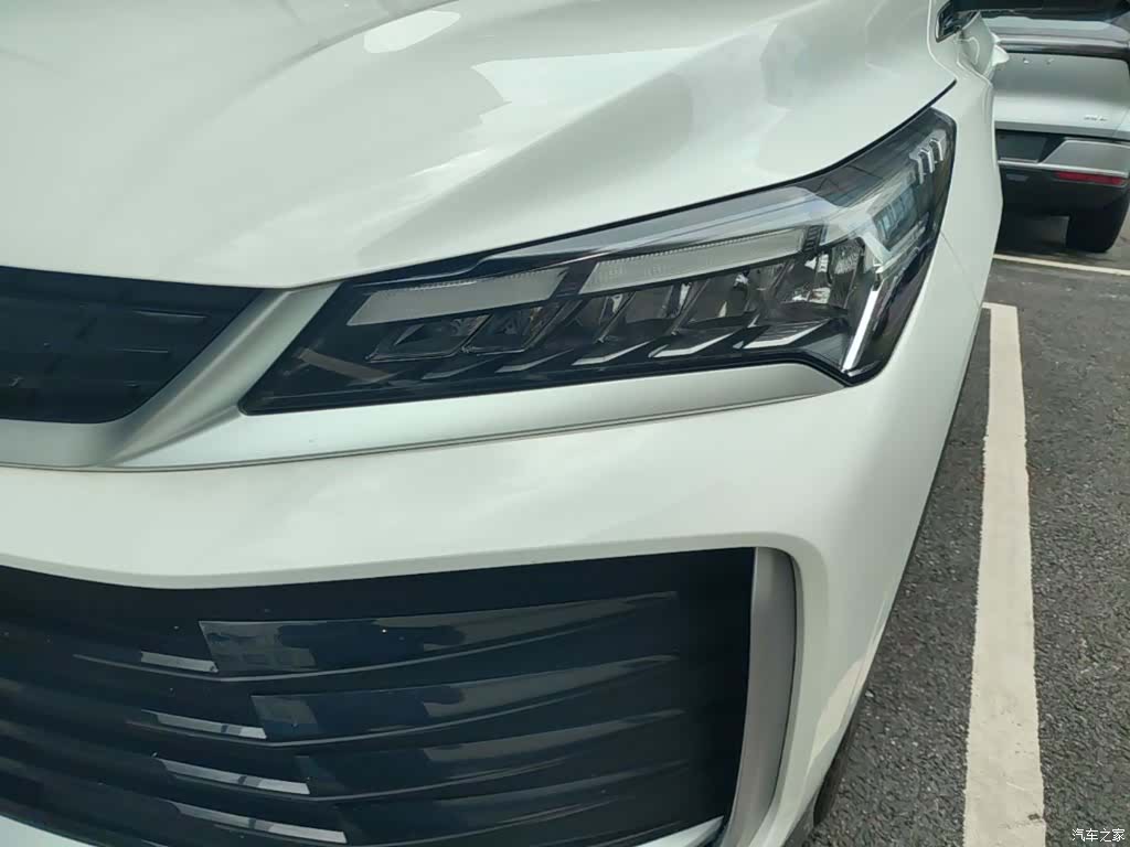 Geely Coolray, 2025 24