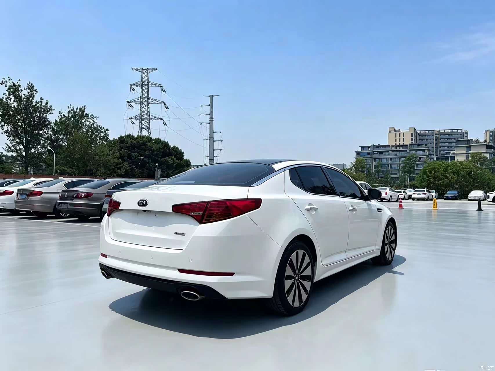 Kia K5, 2012 4