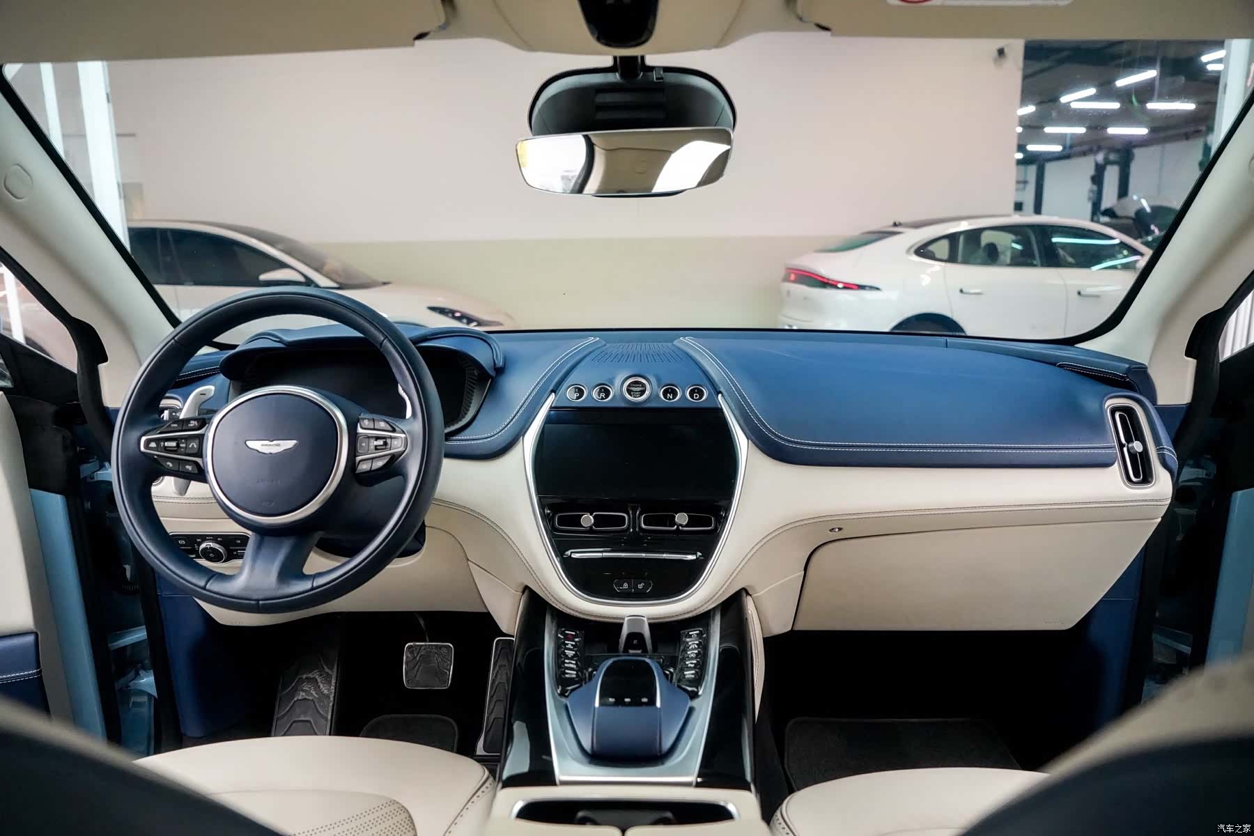 Aston Martin DBX, 2022 7