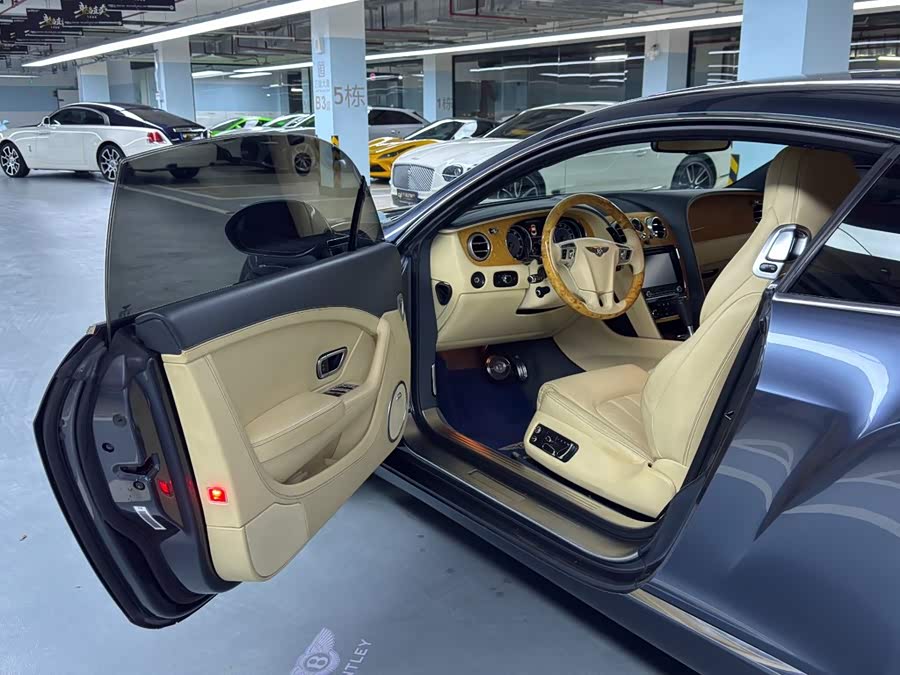 Bentley Continental 2012, фото 9