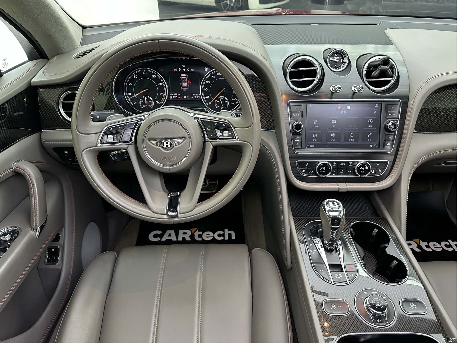 Bentley Bentayga, 2018 30