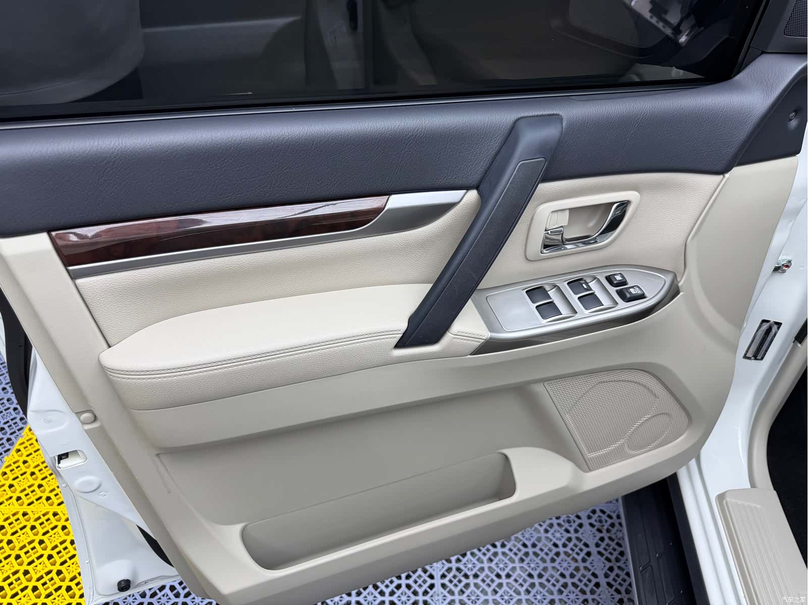 Mitsubishi Pajero, 2020 18