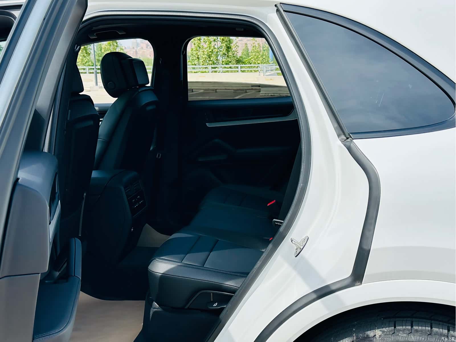 Porsche Cayenne, 2024 12