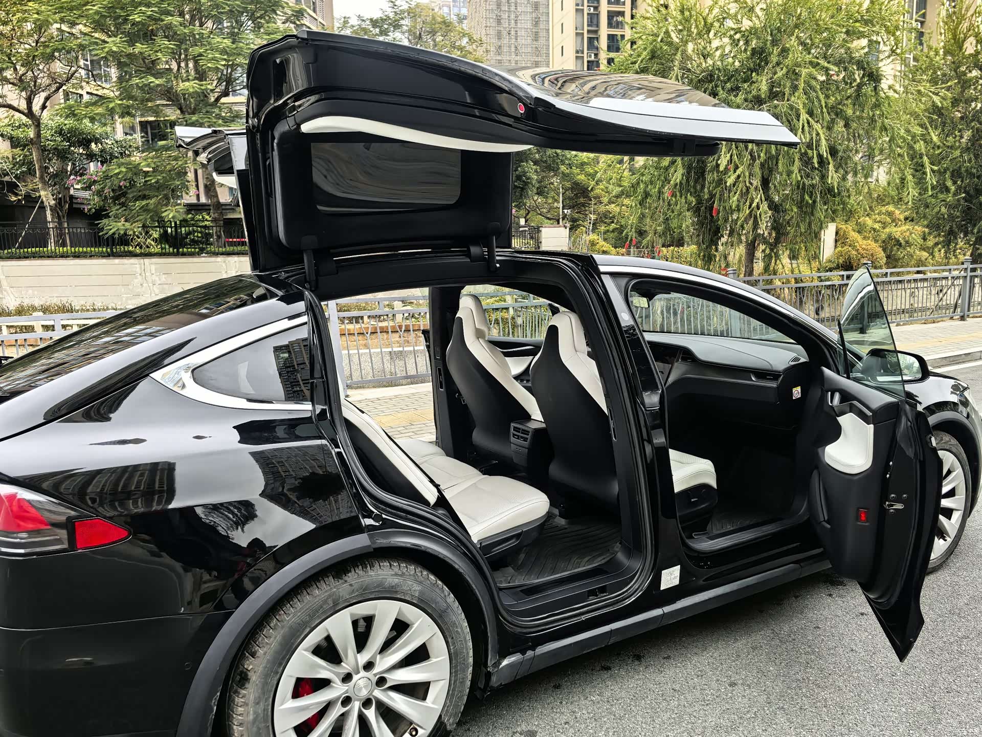 Tesla Model X, 2019 10