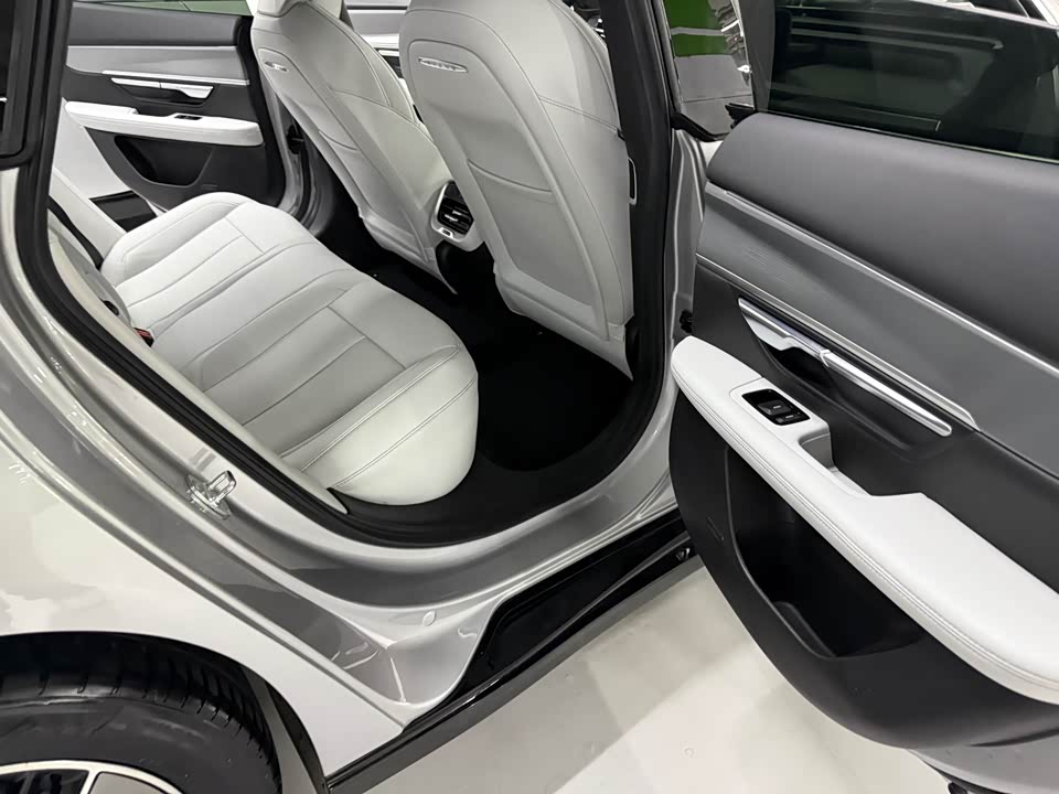 XPENG P7