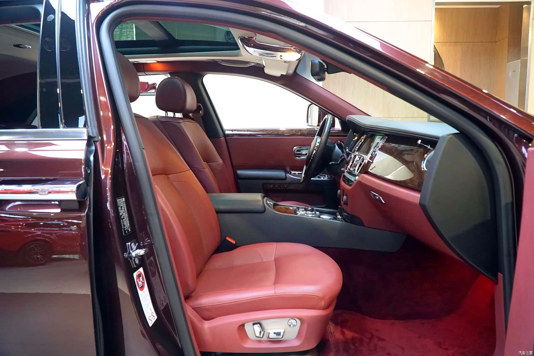 Rolls-Royce Ghost, 2011 все фото