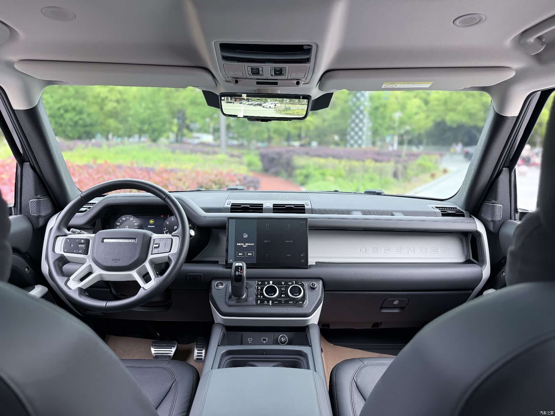 Land Rover Defender, 2024 17