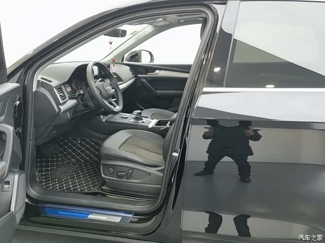 Audi Q5L, 2020 все фото