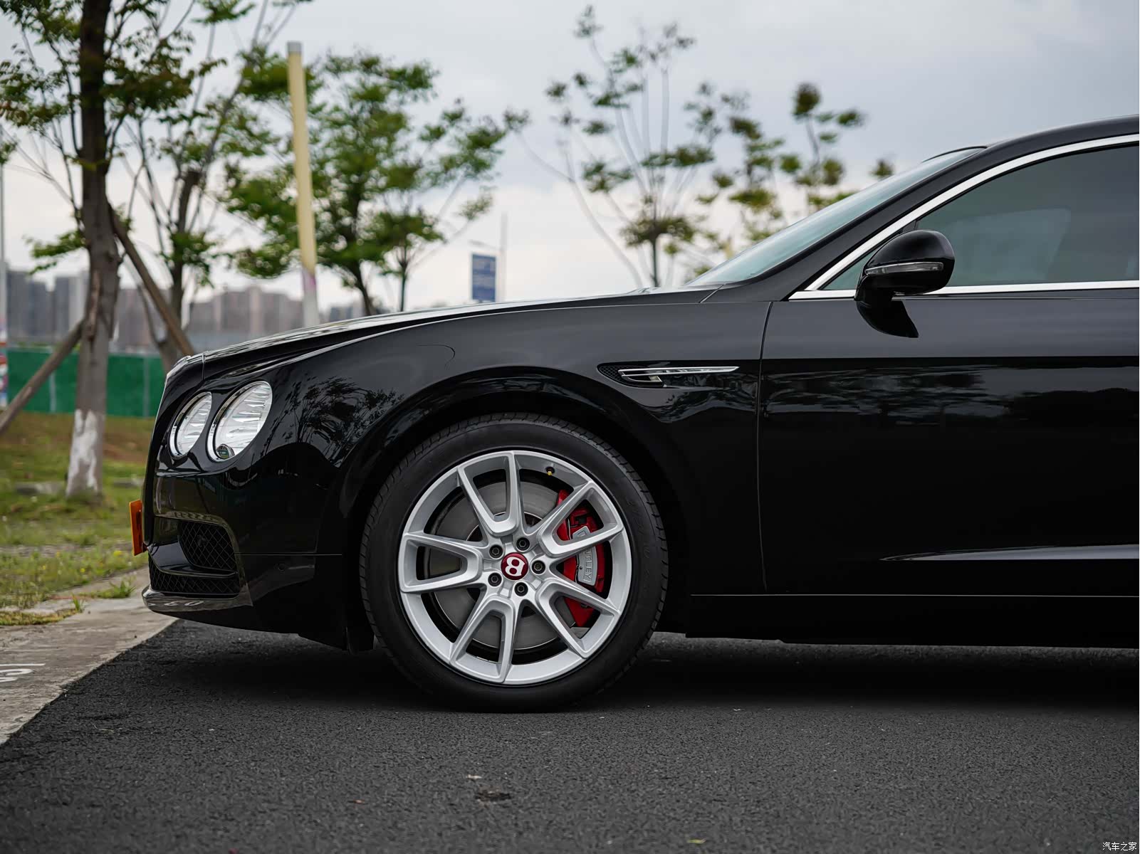 Bentley Flying Spur, 2018 7