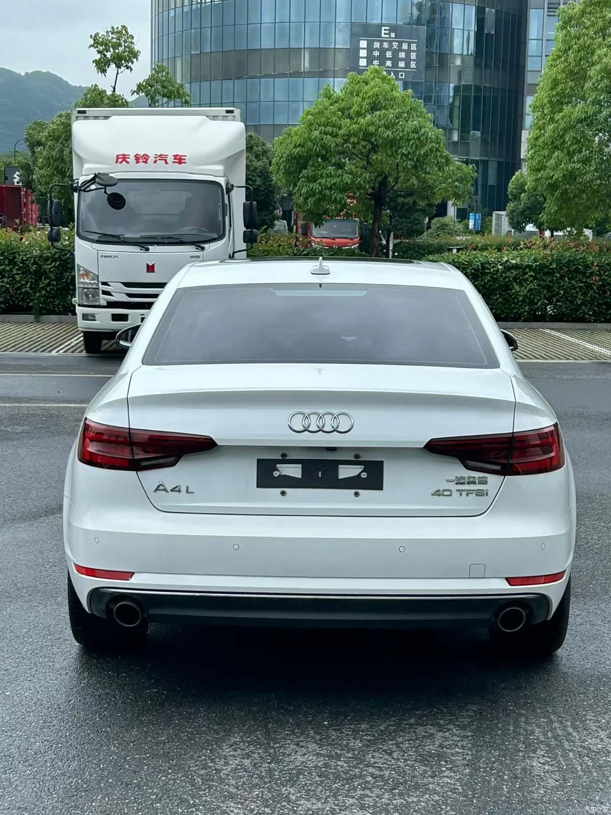 Audi A4L, 2018 все фото